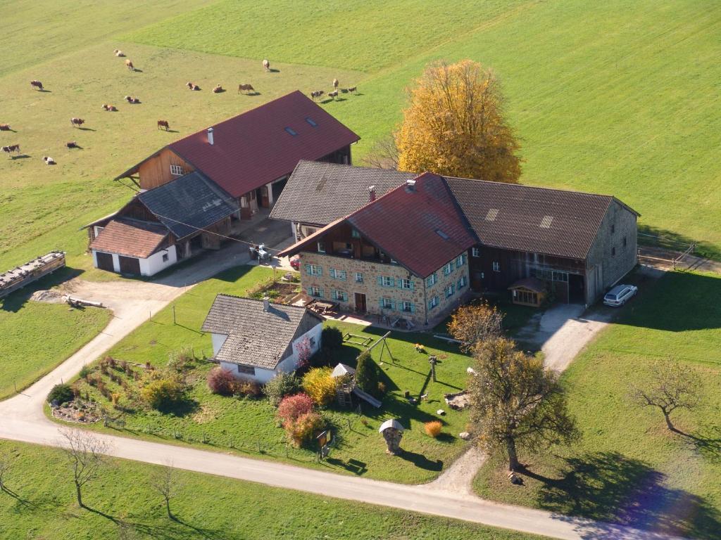 Baby- Und Kinderhof Aicherbauer Seeham Exterior photo