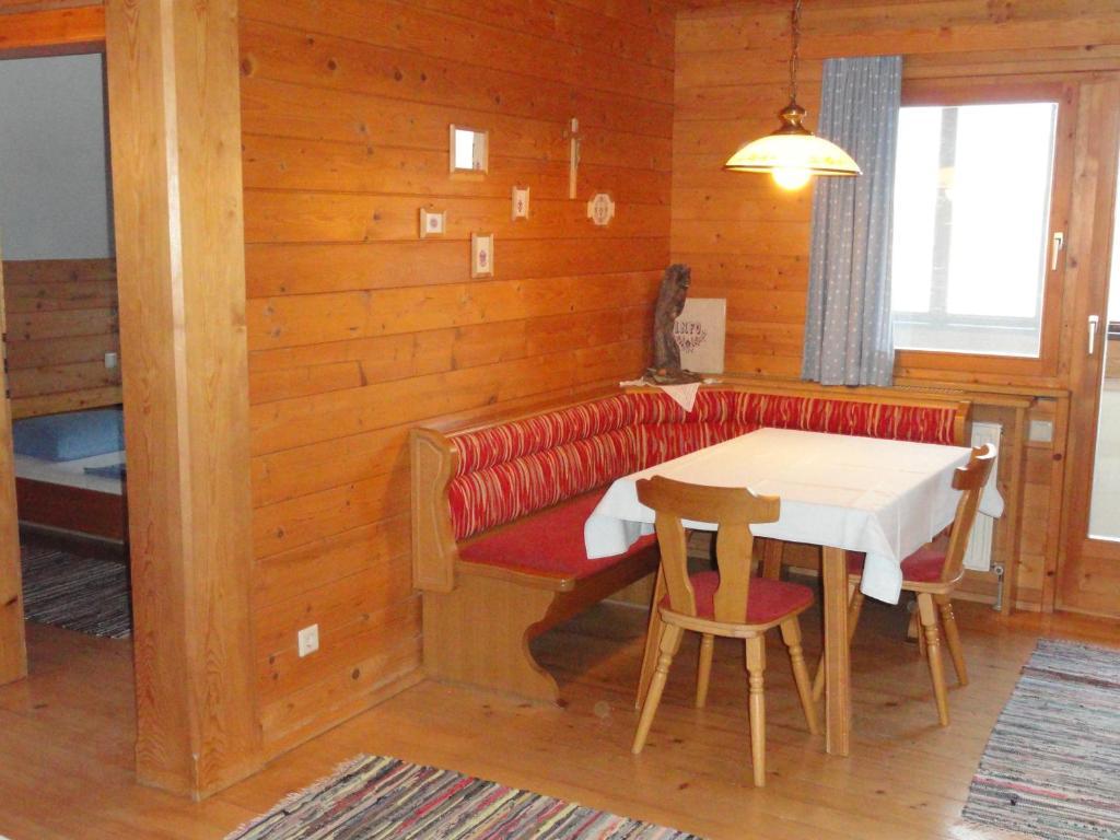 Baby- Und Kinderhof Aicherbauer Seeham Room photo