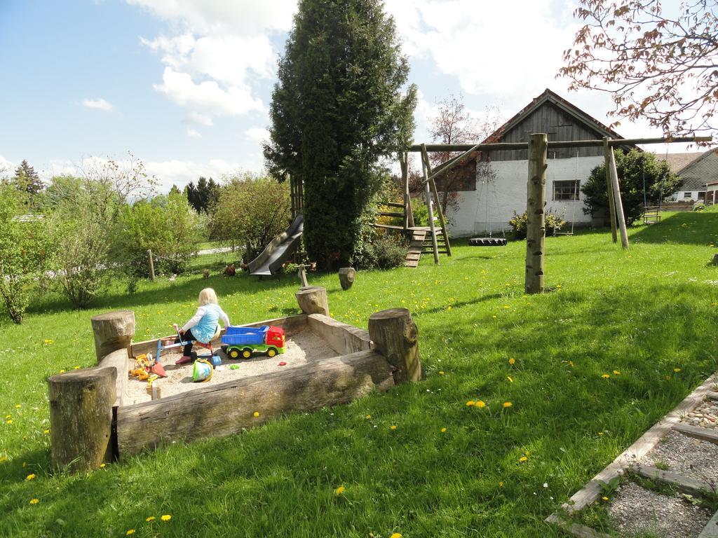 Baby- Und Kinderhof Aicherbauer Seeham Exterior photo